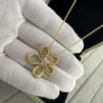 Gold Flower Pendant Necklace