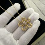 Gold Flower Pendant Necklace - Image 4